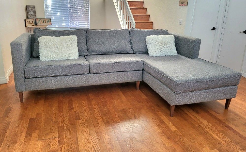 Modern Gray Sectional Sofa – Excellent Condition