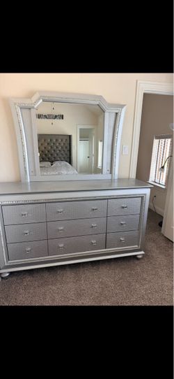 Dresser and mirror set