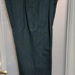 LIKE NEW MEN'S HAGGAR BRAND BLACK DRESS SLACKS WITH VERY LIGHT PIN STRIPES, SIZE 34Wx29L