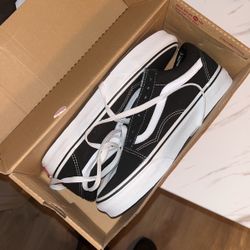 Brand New, Never worn Blk/white Vans 