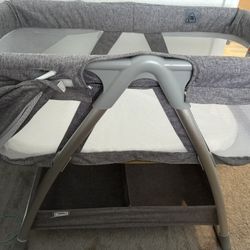 Bassinet (Simmons) With Mattress 