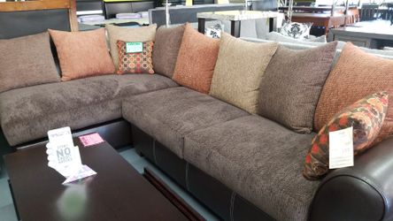 New sectional 2 tone color with pillows
