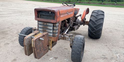Massey Ferguson tractor. $3000 or OBO