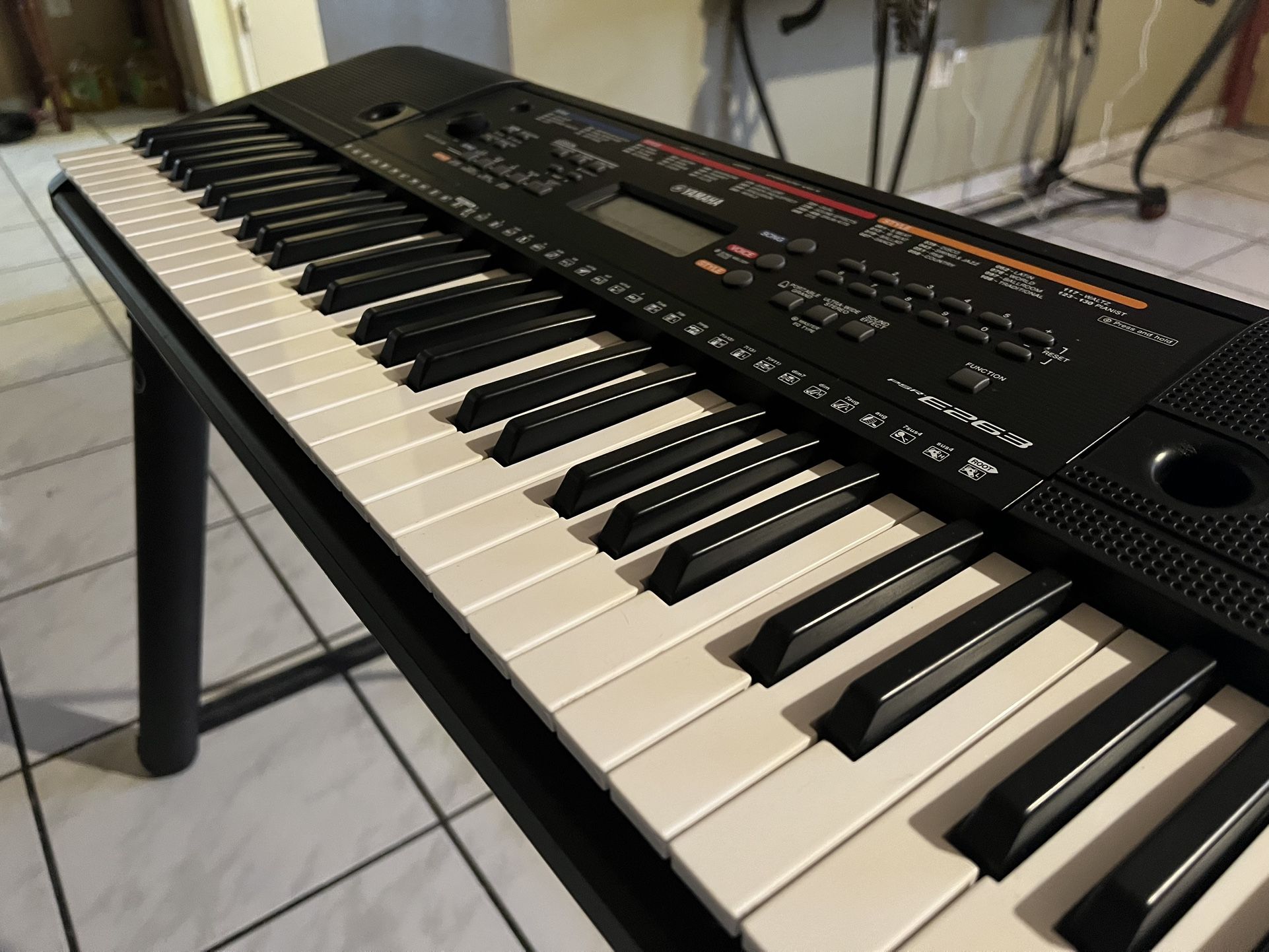 Yamaha 61 Key Electronic Keyboard