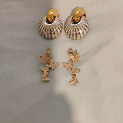 Set Of 2 Earrings / Costume Jewelry 