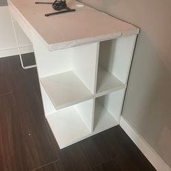 White New Make-up Vanity in good Condition.