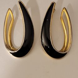Trifari Black Drop Earrings 