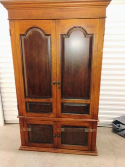 Beautiful Cabinet Like New