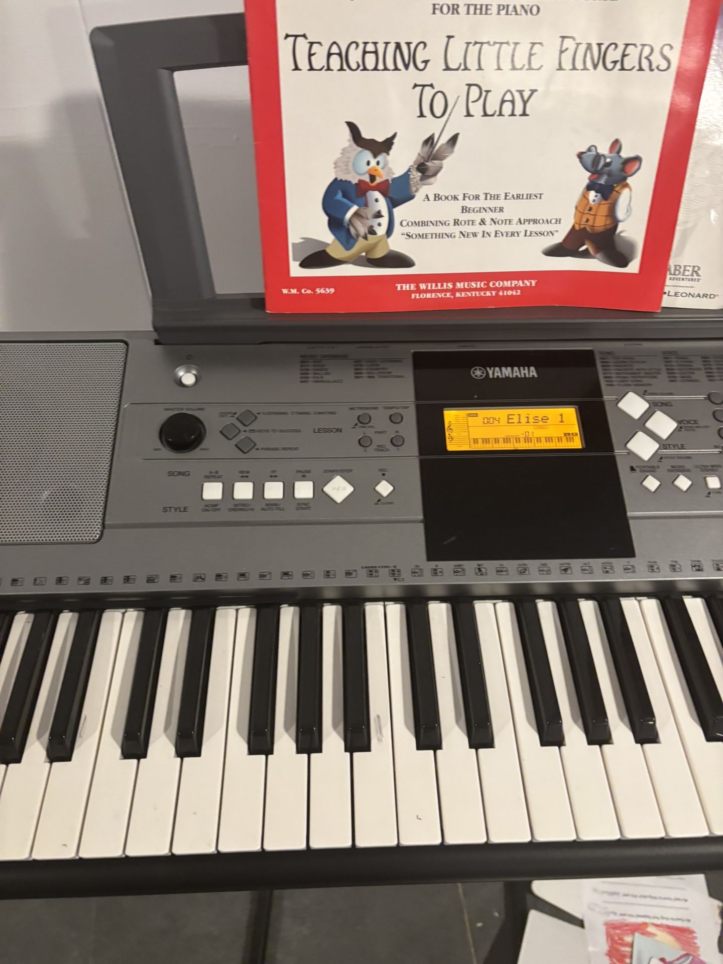 Yamaha electronic keyboard with stand