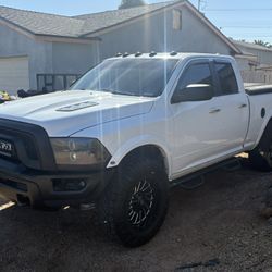 2016 Ram 1500 4x4 Lifted 37” Tires, Leather 