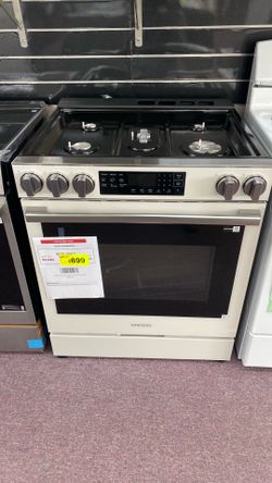Samsung Bespoke 30" Smart Slide-In Gas Range with True Convection