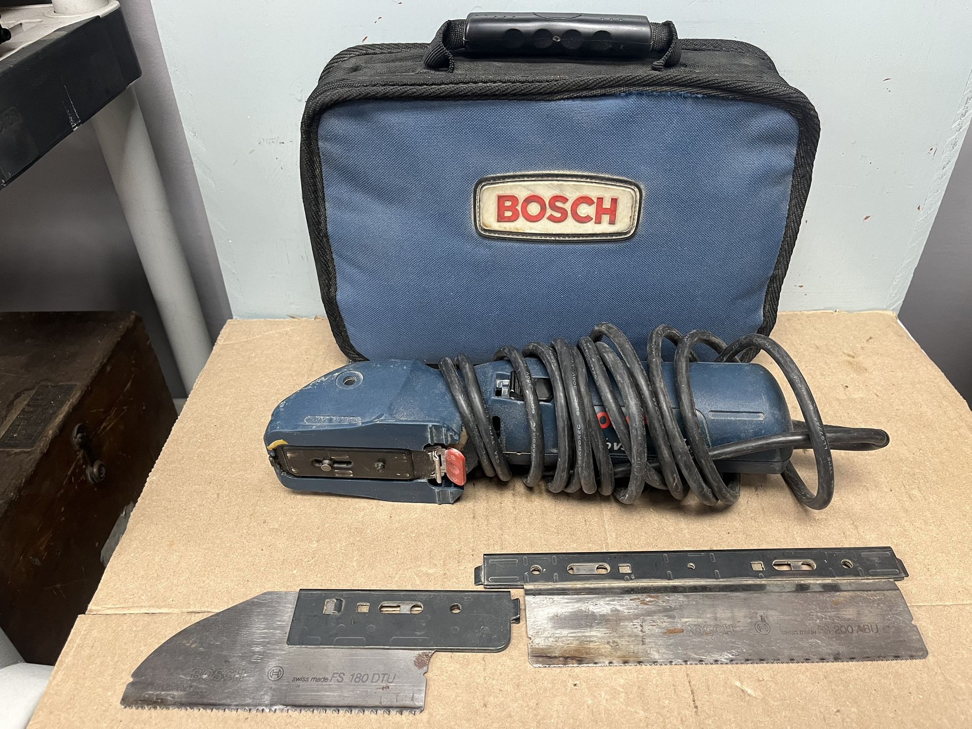 Bosch 1640VS Fine Cut Power Handsaw Kit, 1640VS Saw, 2 Blades, Soft Case