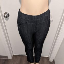 New Women's Pants Available In Size S/M And L/XL They Are Warm 