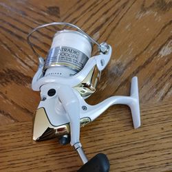 SHIMANO 5000FG WHITE/GOLD FISHING REEL W/BLACK HANDLE AND EXTRA LINE