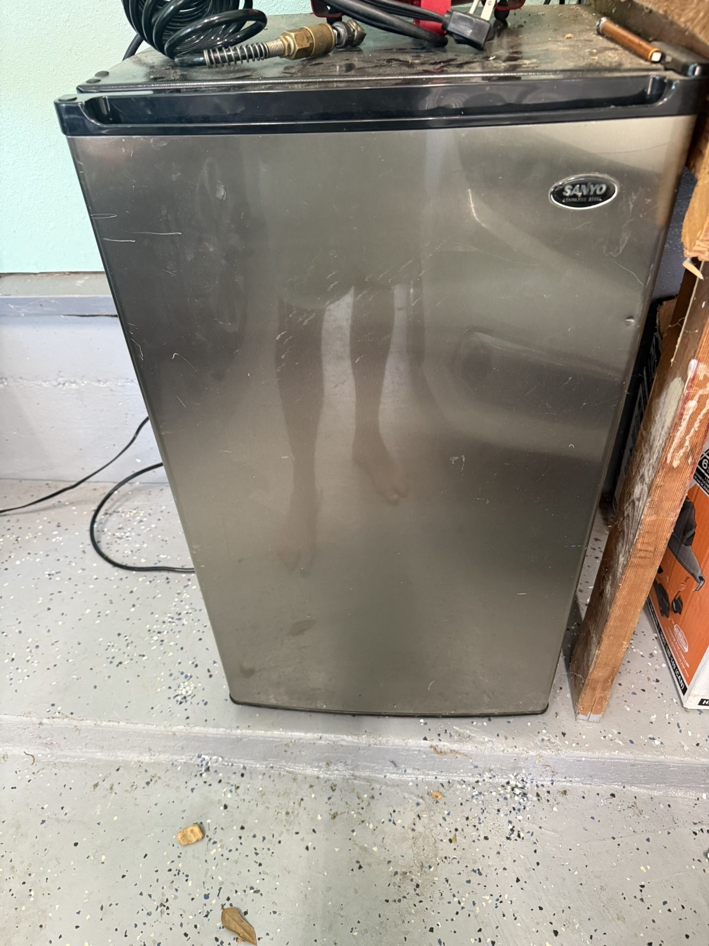 Sanyo Mini-Fridge (doesn't work well)