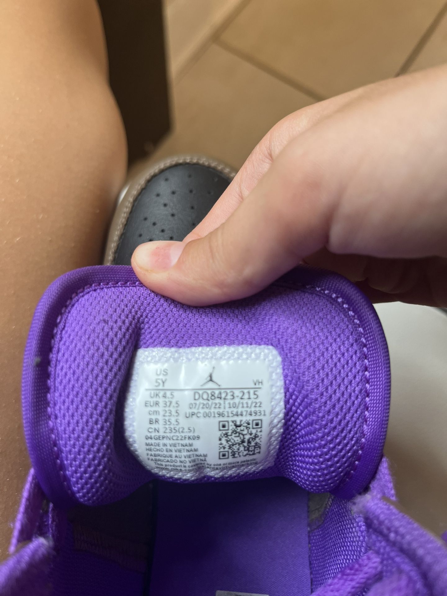 Air Jordan 1’s Big Kids Size 5Y