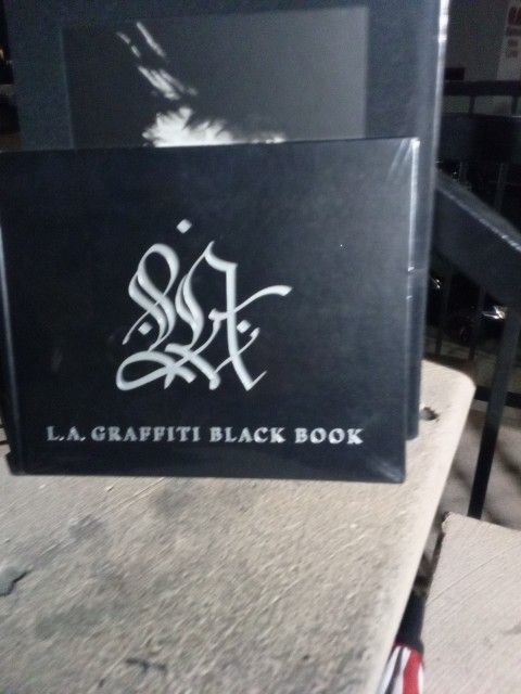 L.A. GRAFFITI BLACK BOOK !!!