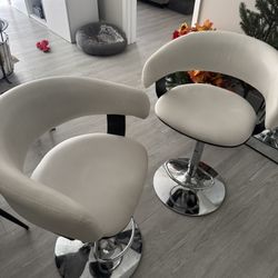 White bar stools (Pick-up only)