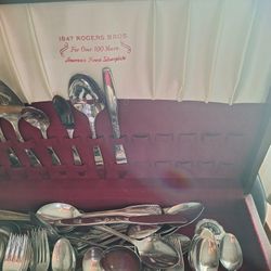 Silverware Set. 