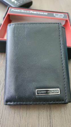 Leather Tommy Hilfiger wallet, leather