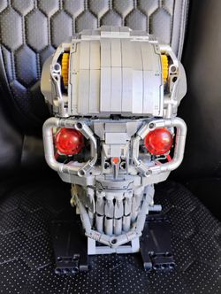 Sathibi Mechanical Skull Building Block Set – Light-Up Eyes, Moving Jaw & Swivel Head