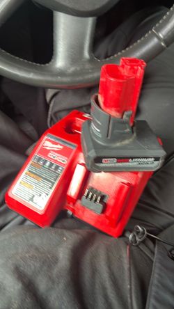Milwaukee m12 m18 dual charger WITH battery