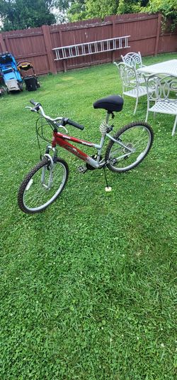 Roadmaster 26" 21-Speed Mountain Bike (Good condition)