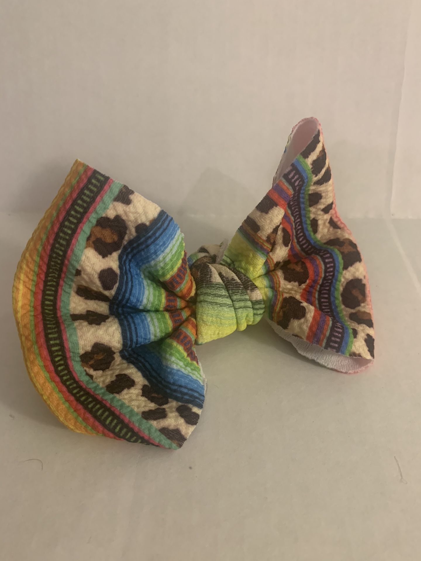 Colorful bow clip