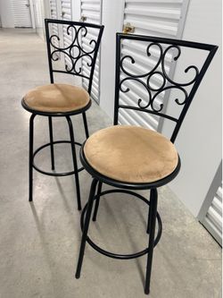 2 swivel barstools