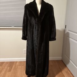 Gorgeous Black Mink Fur Coat M/L