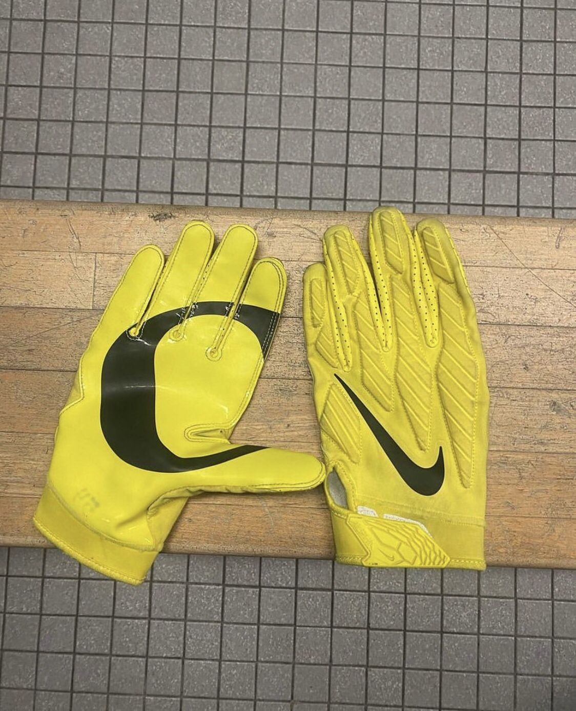 Oregon Football gloves