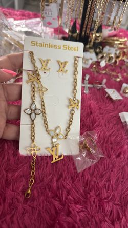 A beautiful set 4 Pcs stainless steel