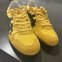 Women’s size 7/7.5 yellow onitsuka tigers 