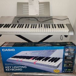 Casio LK-280 - 61 Keys - Key Lighting Piano Keyboard 