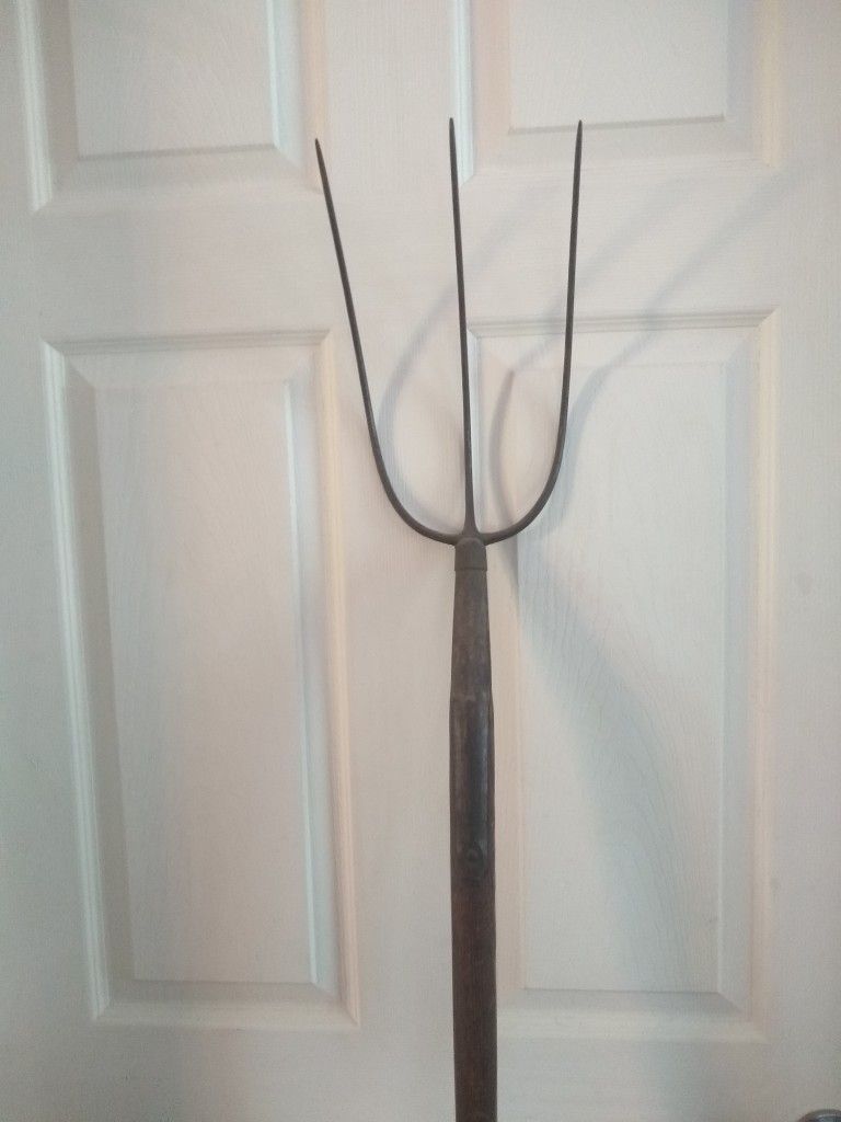 Antique 3 Prong Pitchfork