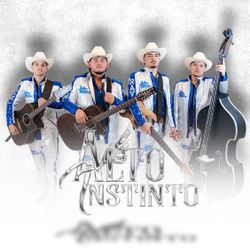 Grupo Sierreño Con Tololoche