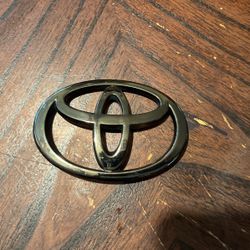 Toyota Camry Emblem