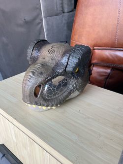 This Jurassic World Chomp 'N Roar T-Rex Mask!