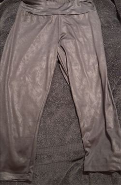 Ava & Viv gray & Silver leggings, Capri length in a size X #activewear