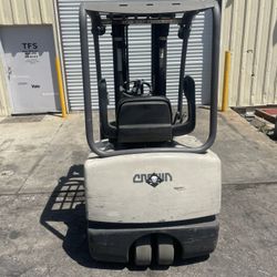 Crown 3 Wheeler Forklift 