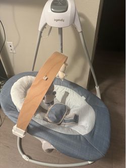Ingenuity Simple Comfort Compact Baby Swing with Wood Toy Bar - Chambray: Calming Vibrations, Metal, 5-Point Harness, Battery-Powered Never used