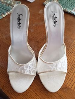 Women's Lace Heels