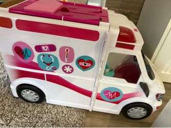 Barbie Vacation House & Ambulance