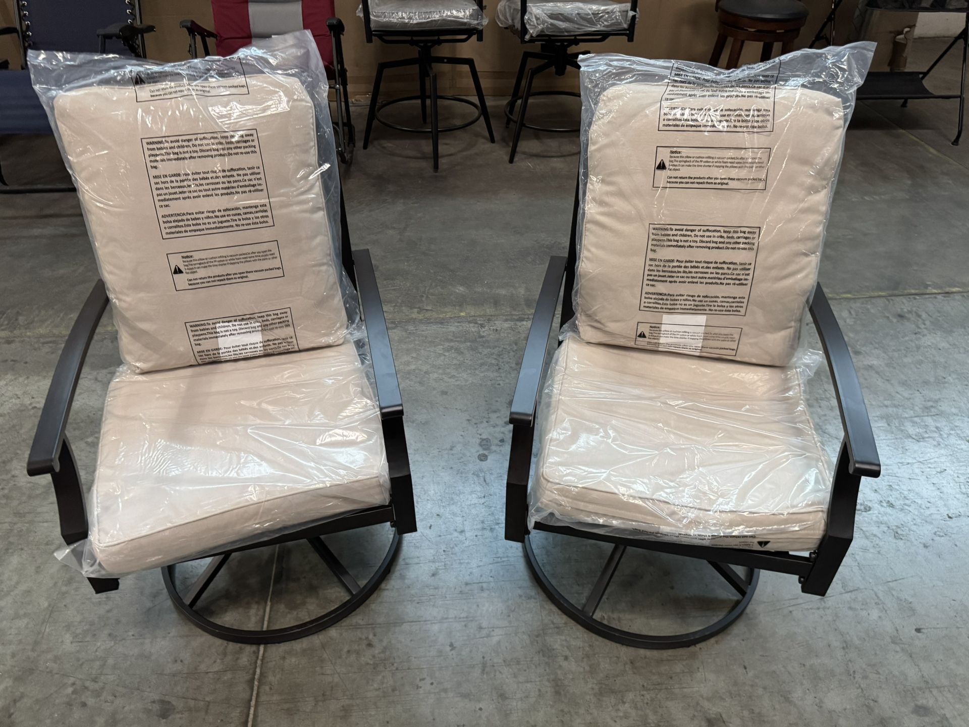 Iron Vertical Back Dining Room Swivel Chair Brand new set of 2. 2 sillas de patio indoor and outdoor