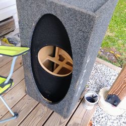 Jl Audio 10' Subwoofer Box 