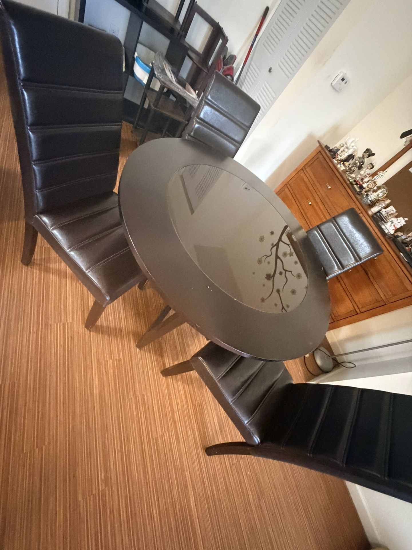 Breakfast nook/Table