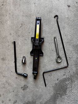 Car Jack & Accessories - Automotive Tire Change Set