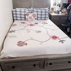 Full size bed