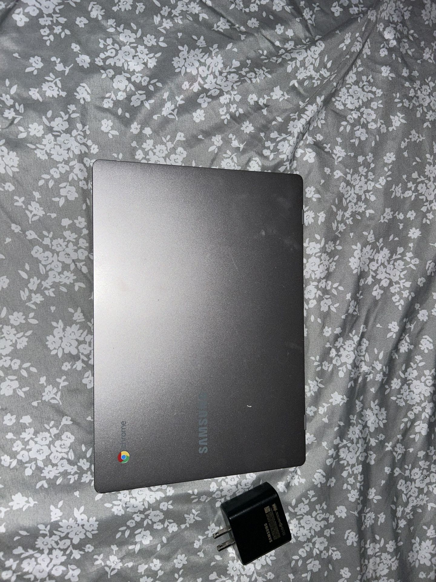 Samsung Chromebook 4 - Celeron 4020 / 1.1 GHz- Chrome OS -UHD Graphics 600 - 4 GB Ram - 64 GB eMMc -11.6” 1366 x 768 (HD) - WiFi 5- Titan 