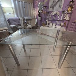 DINNING GLASS TABLE SEATS 4
